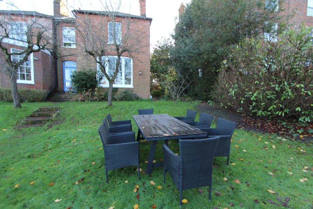 Perfect For Large Family & Friends, Free Parking, Games Villa Reading Exterior foto