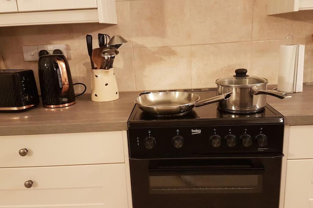 Perfect For Large Family & Friends, Free Parking, Games Villa Reading Exterior foto